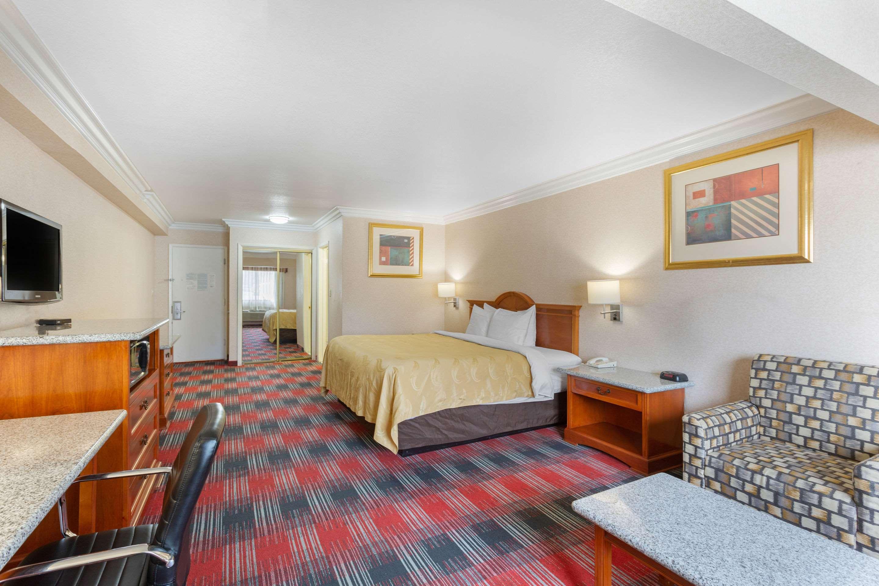 Quality Inn & Suites Oceanside Near Camp Pendleton Exterior foto