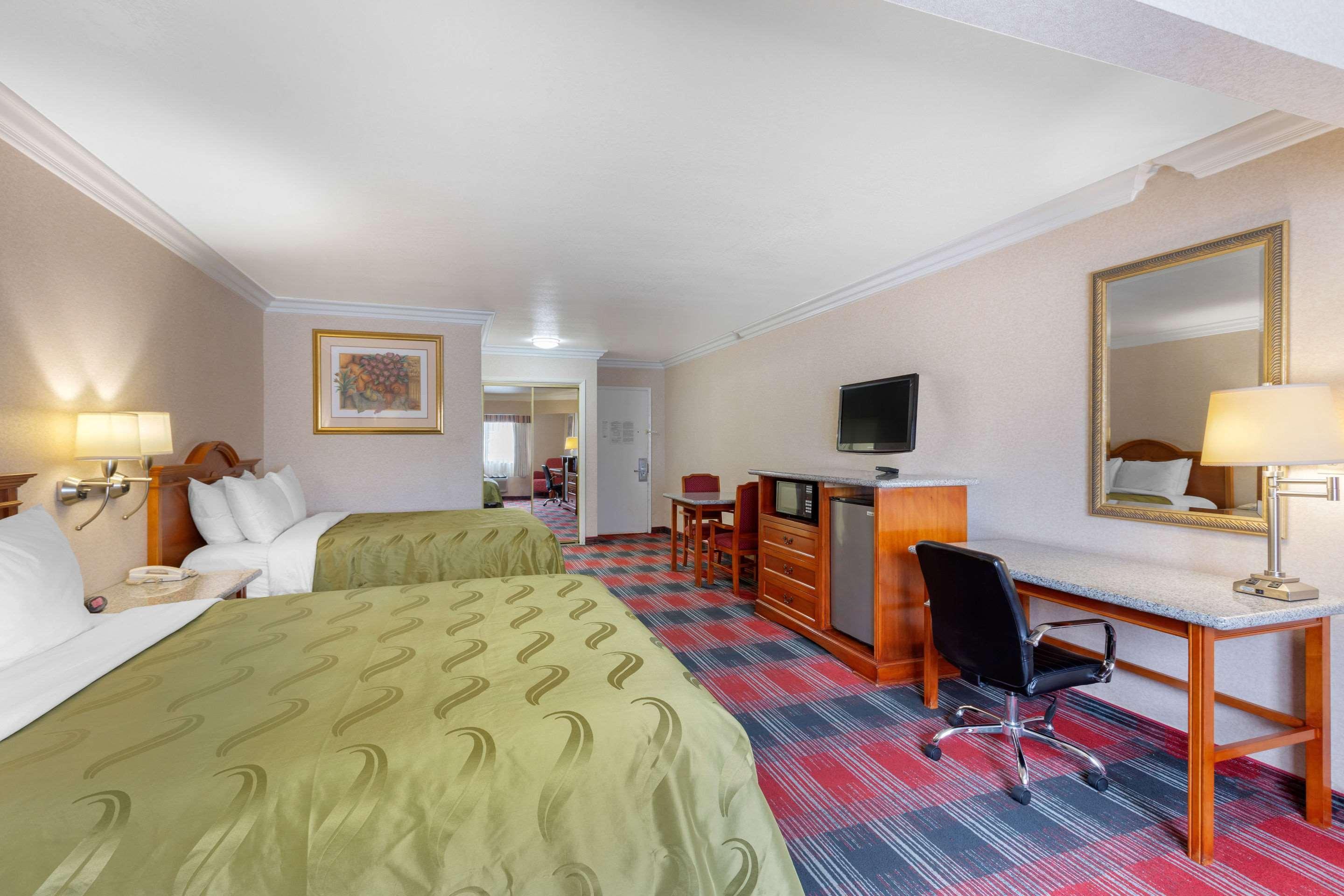 Quality Inn & Suites Oceanside Near Camp Pendleton Exterior foto